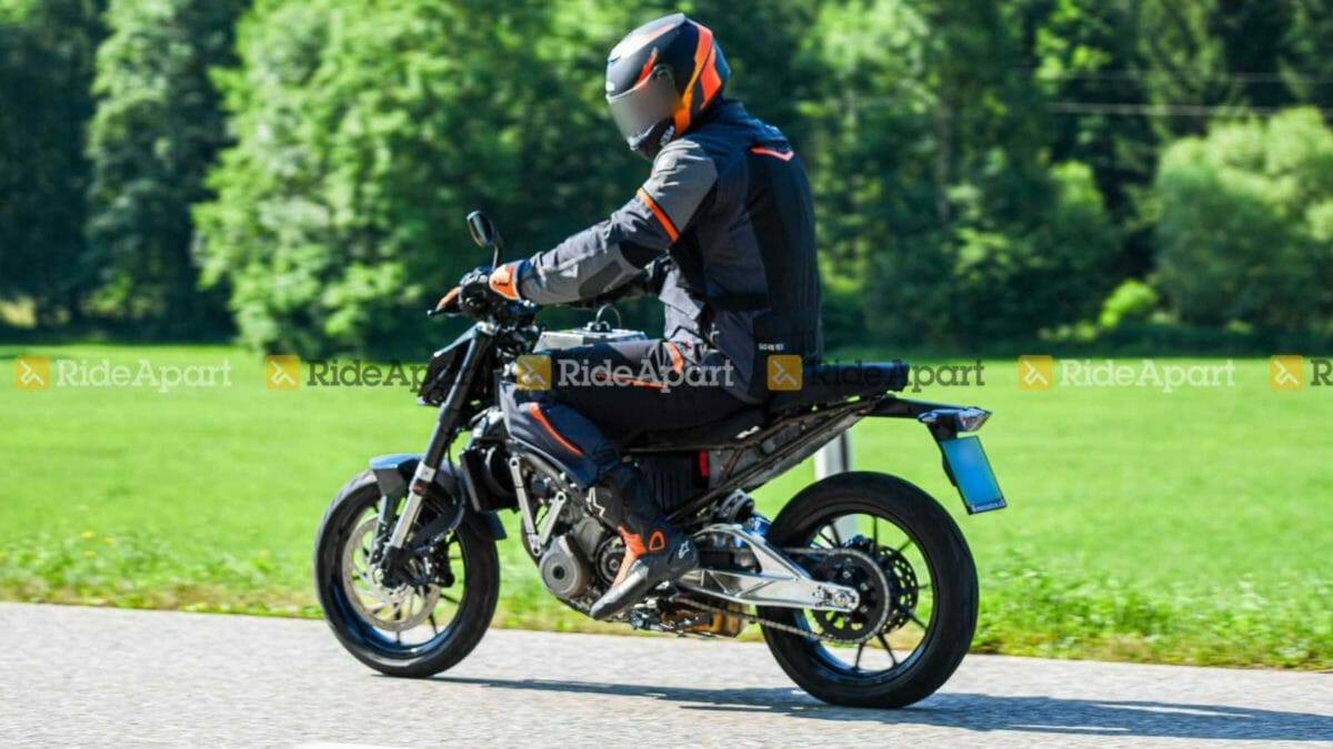 KTM Duke 125 spied (1)