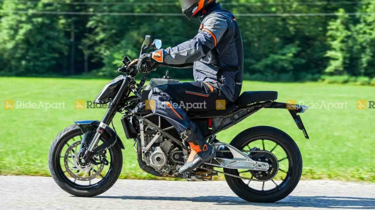 KTM Duke 125 spied