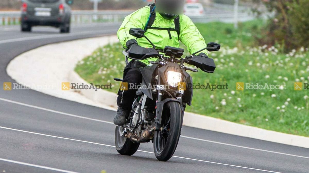 KTM Duke 250 spied