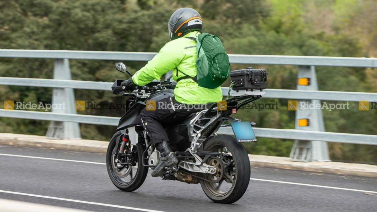 KTM Duke 250 spied (3)