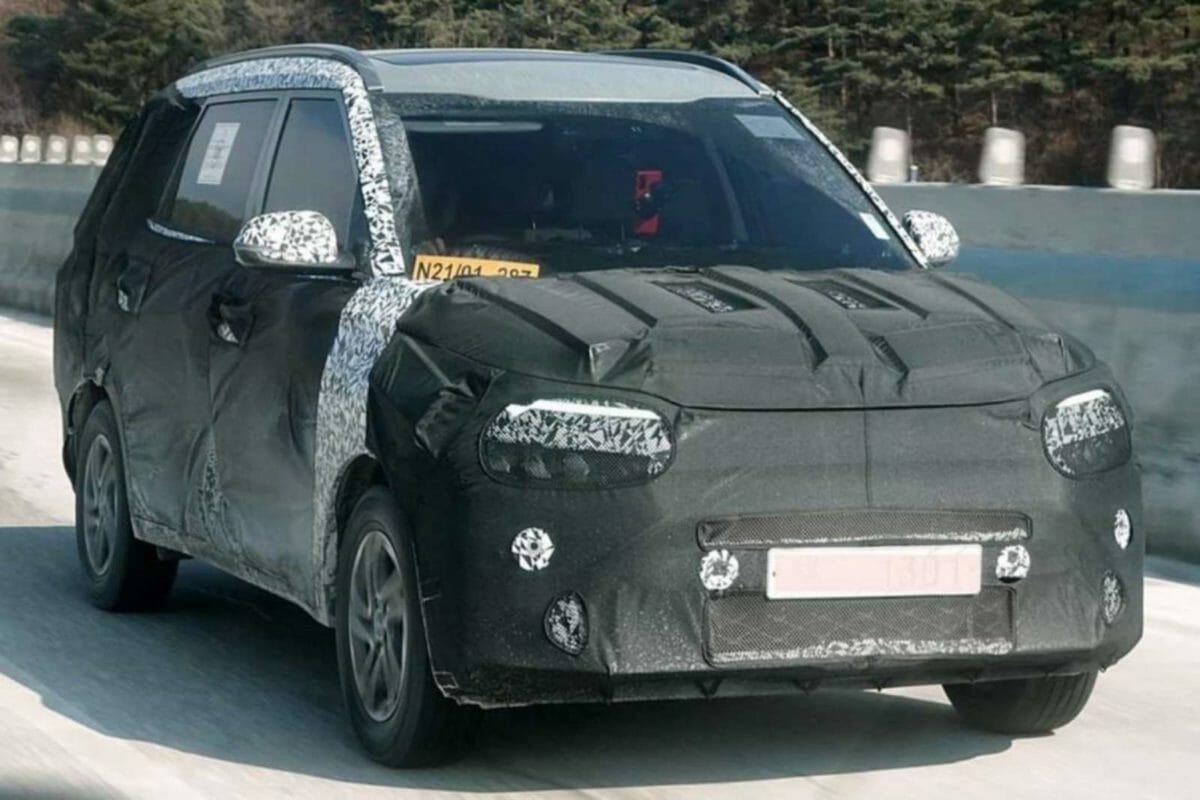 Kia KY MPV spied