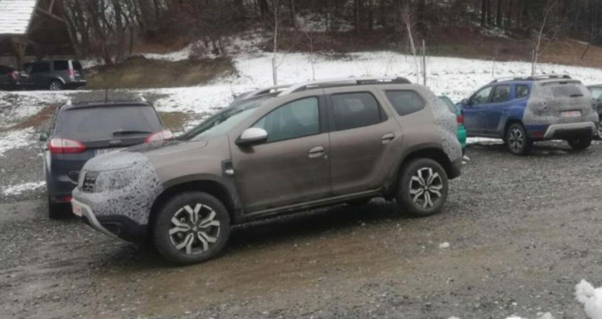 Renault Duster Dacia 7 seater spied (1)