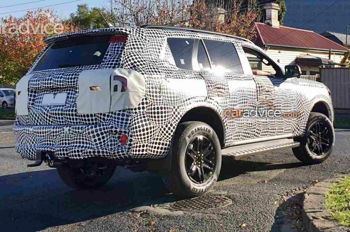 2022 Ford Endeavor_Everest Spied (1)