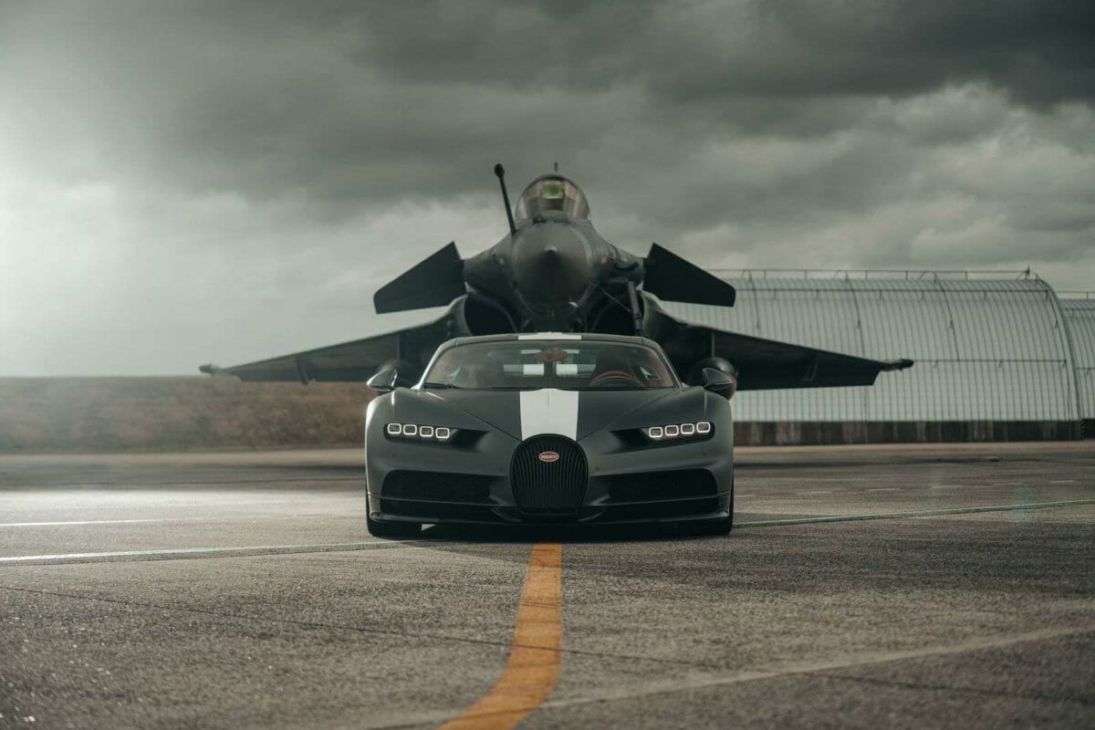 Bugatti Chiron VS Rafale