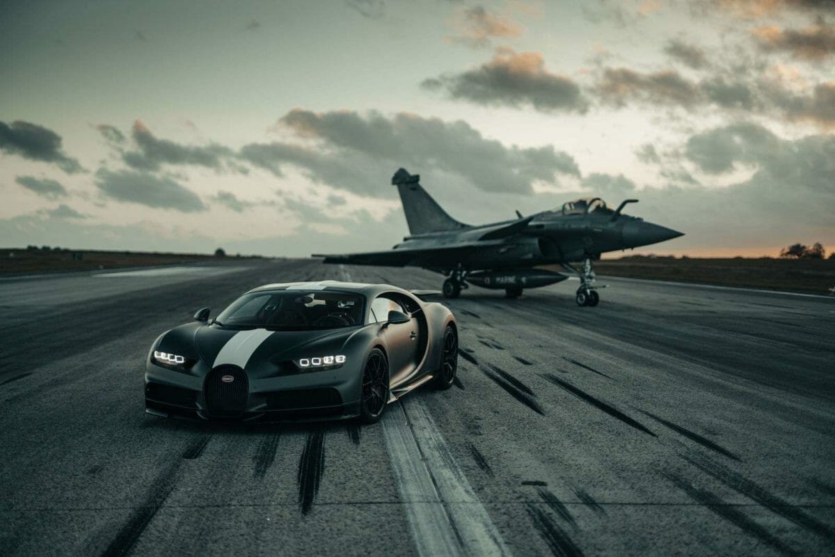 Bugatti Chiron VS Rafale