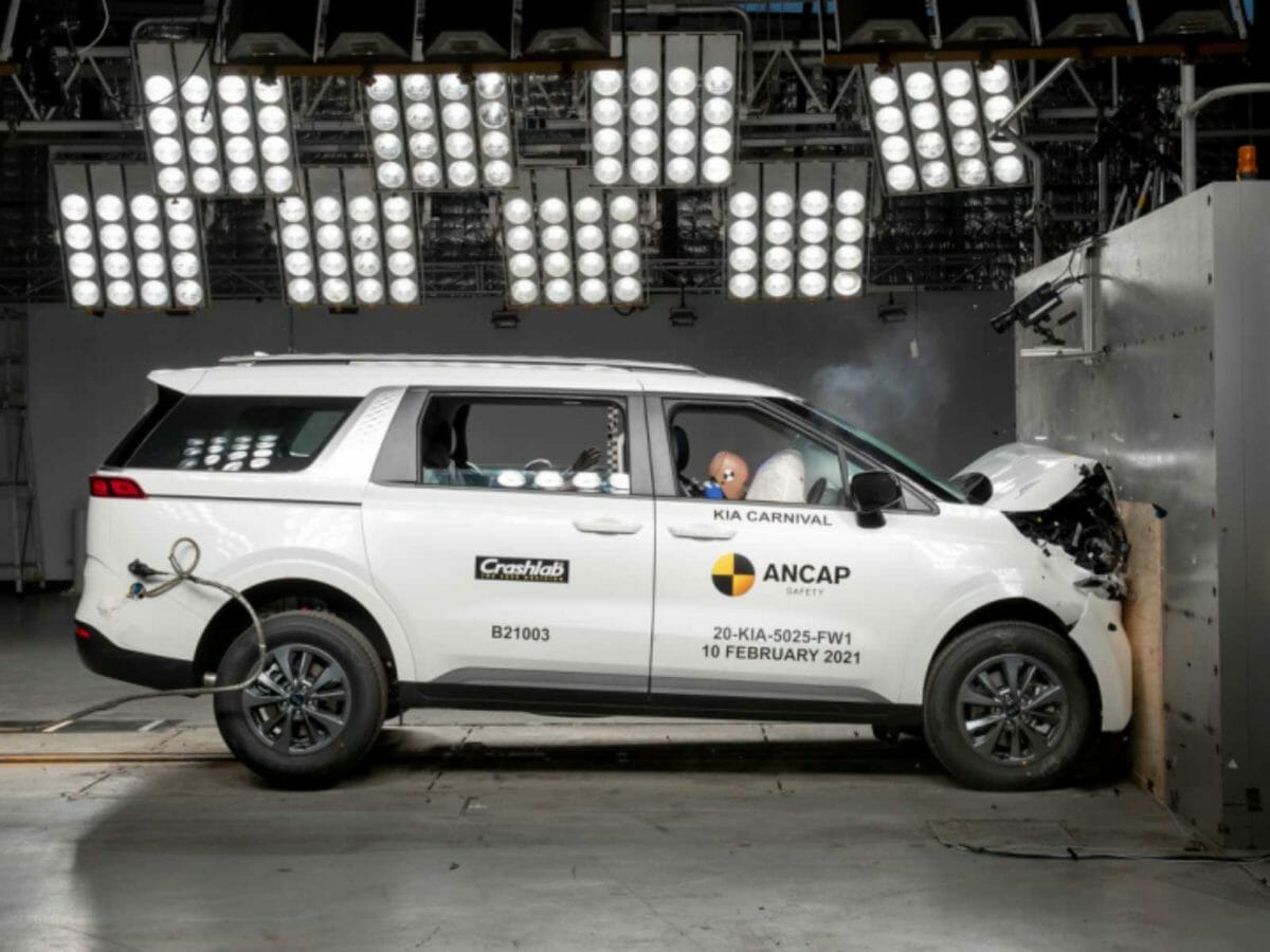 Kia carnival crash test (1)