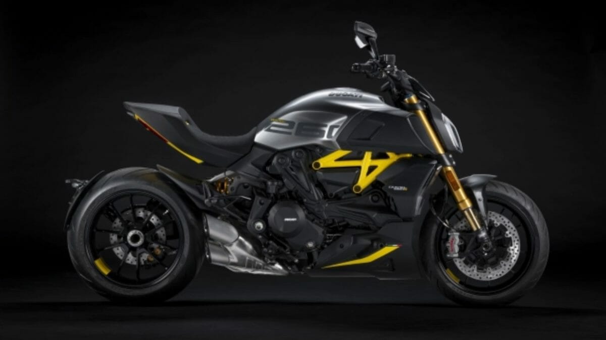 Ducati Diavel Black and steel (3)