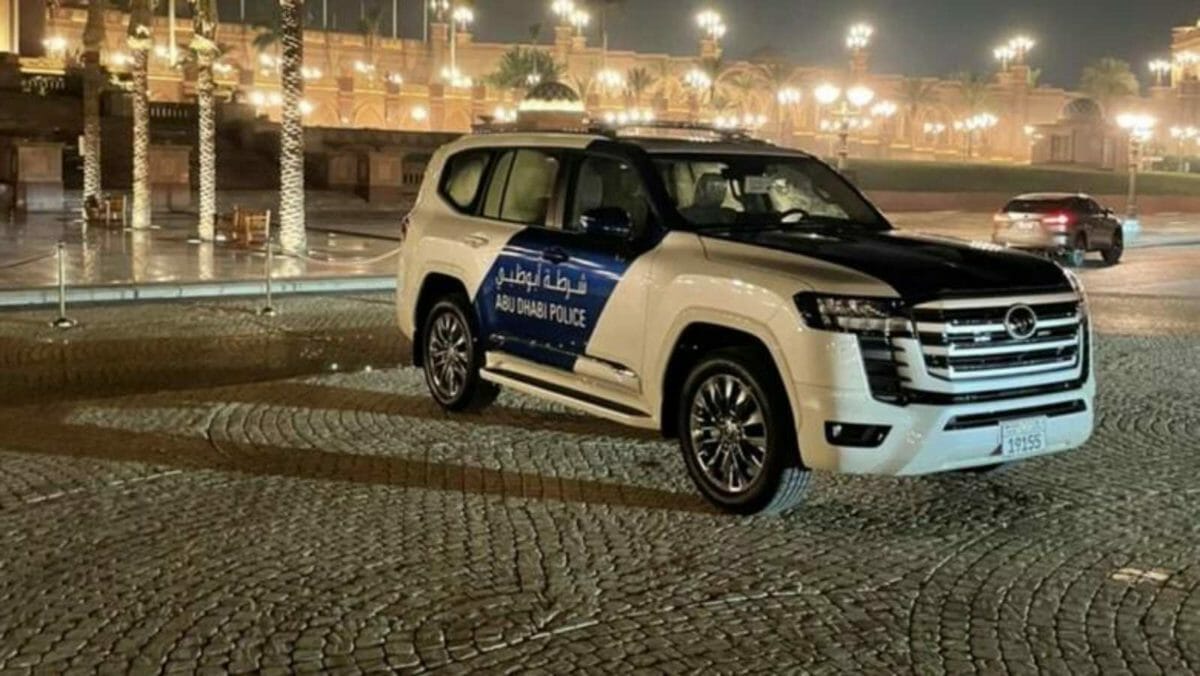 Land Cruiser LC300 dubai police