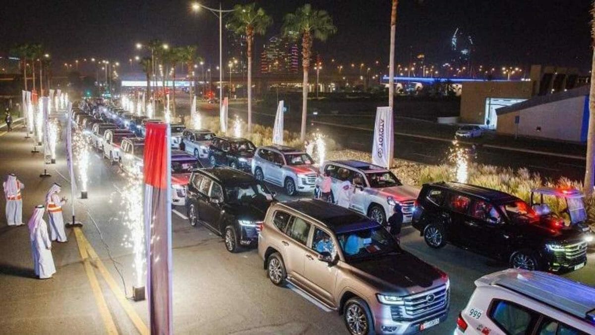 Land Cruiser LC300 dubai police (2)