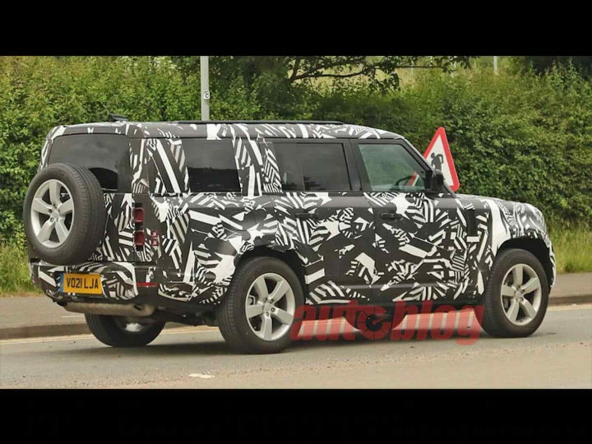 Land Rover Defender 130 spied (2)