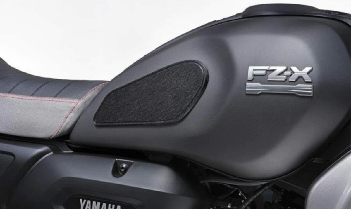 Yamaha FZ X accessories (3)