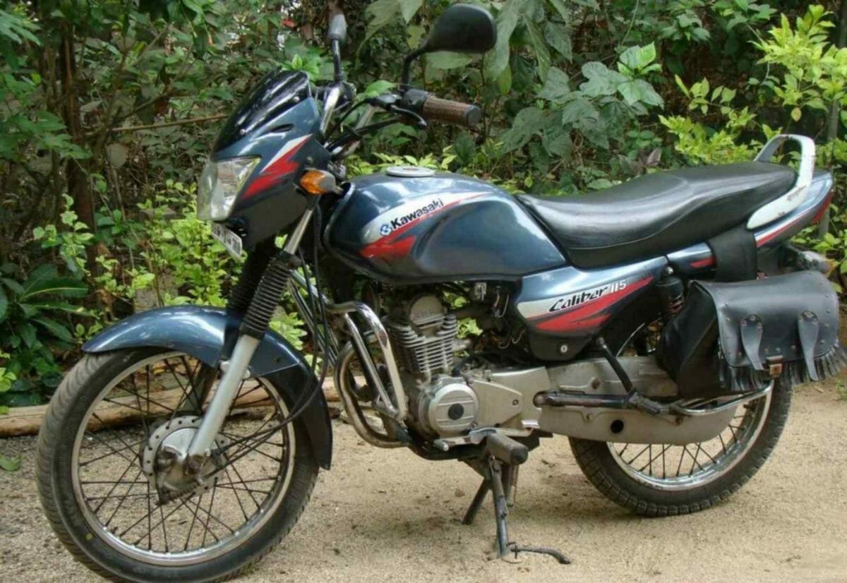 Bajaj Caliber (1)