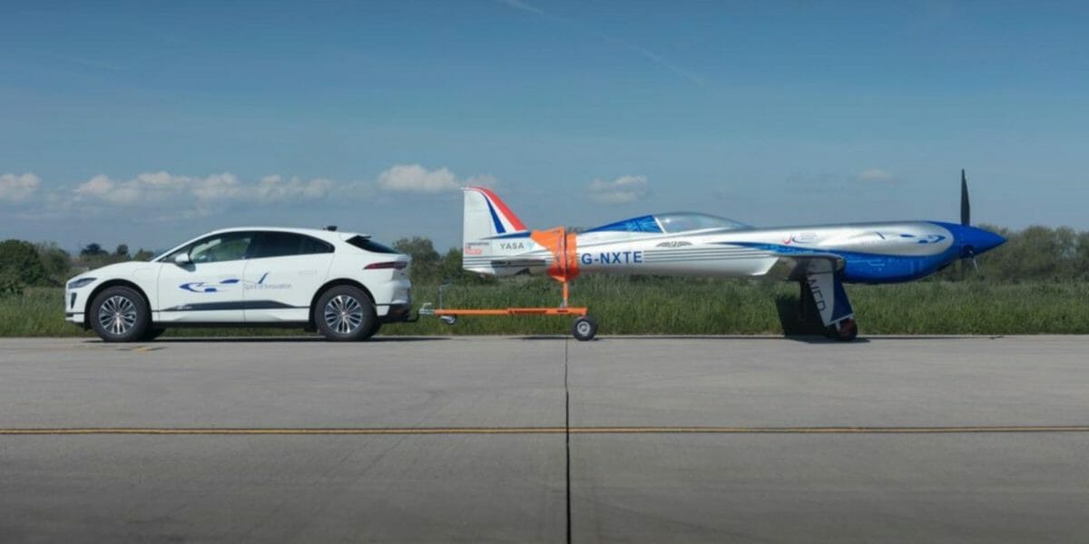 Jaguar Towing Rolls Royce plane (1)