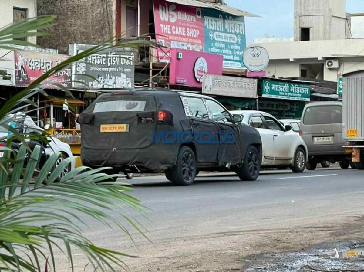 Jeep Meridian spied