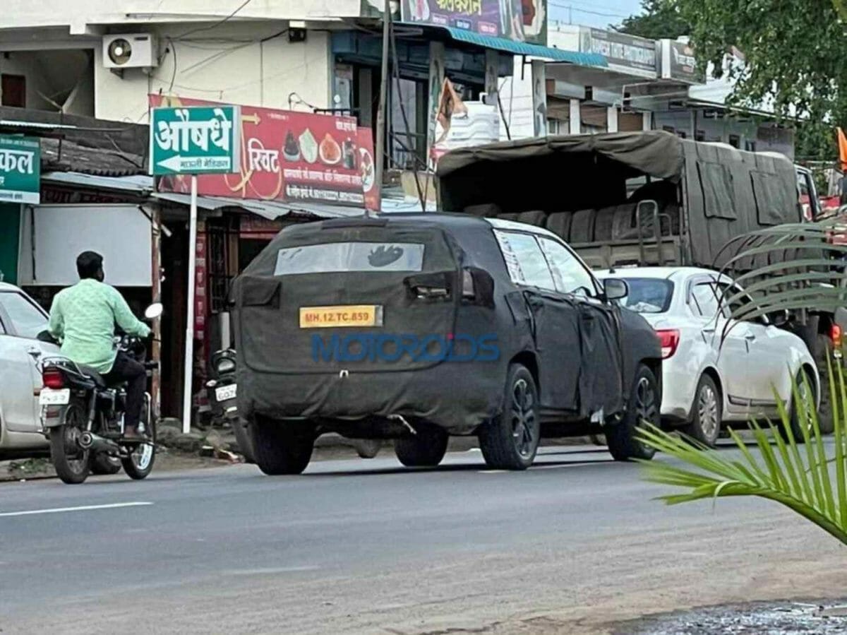 Jeep Meridian spied