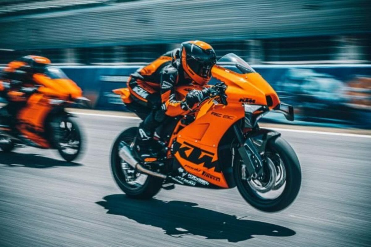 KTM RC 8C (1)