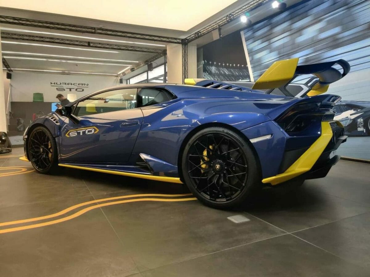 Lamborghini Huracan STO rear