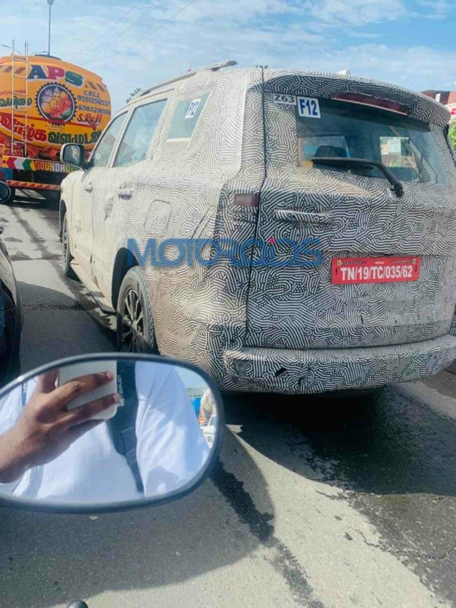 Mahindra Scorpio spied (1)