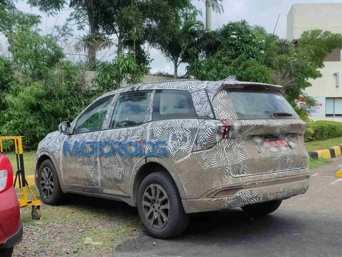 Mahindra XUV700 spied