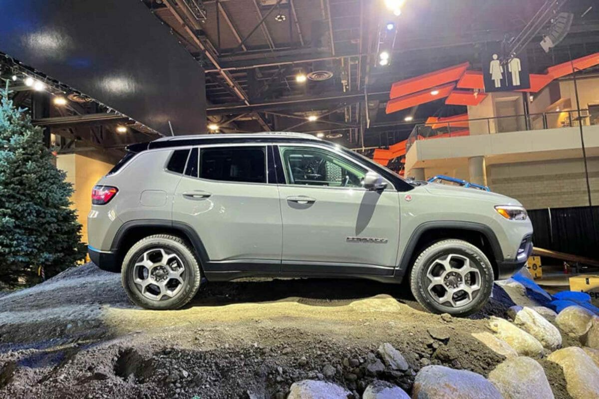 jeep compass trailhawk 2022 side