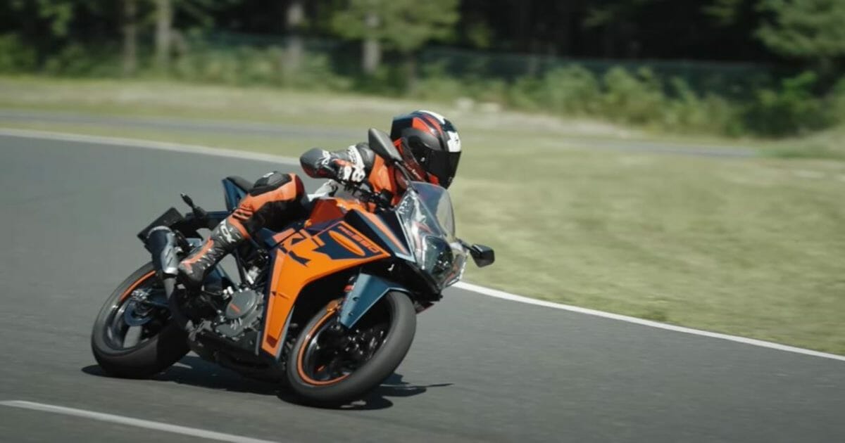 2022 KTM RC 390 (1)