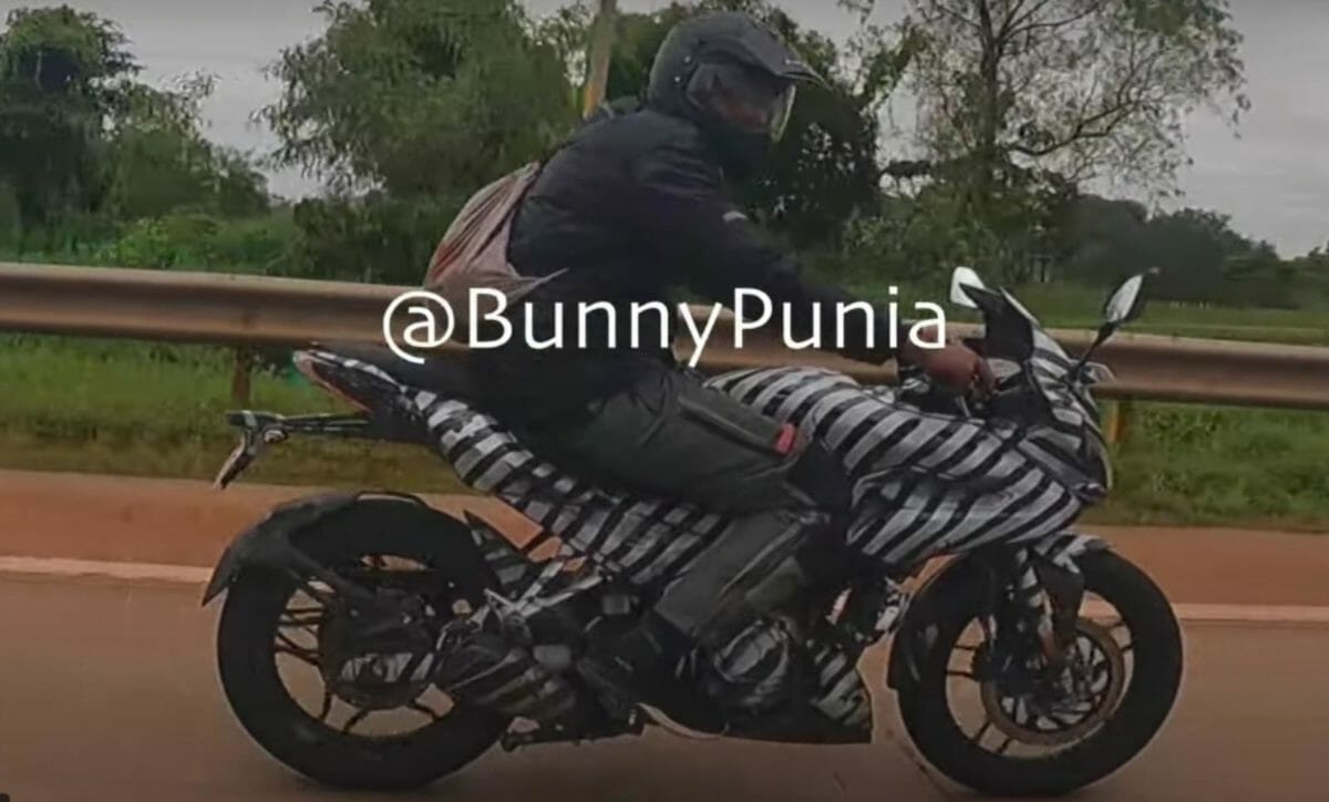 Bajaj Pulsar 250 spied again (1)