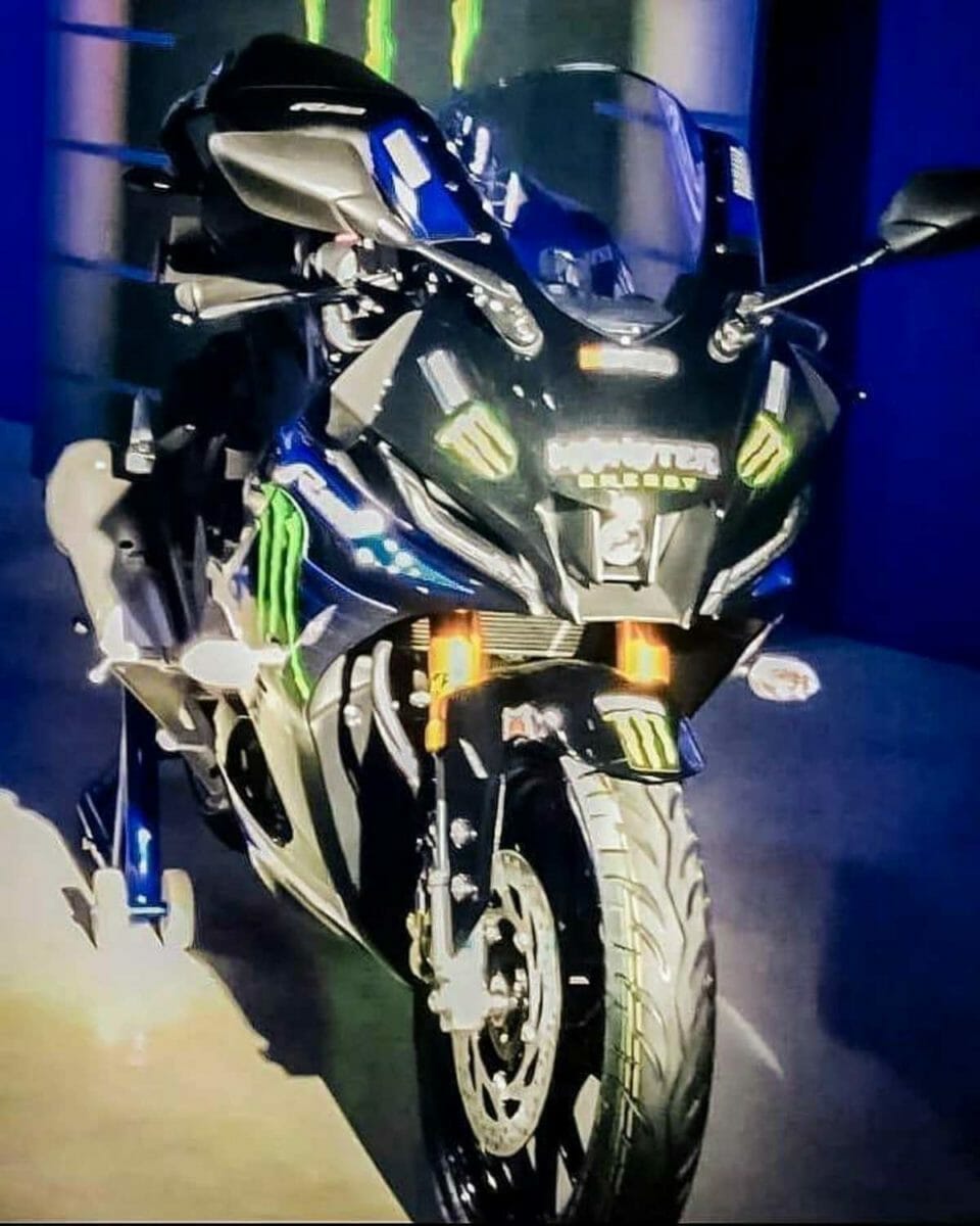 Yamaha R15M