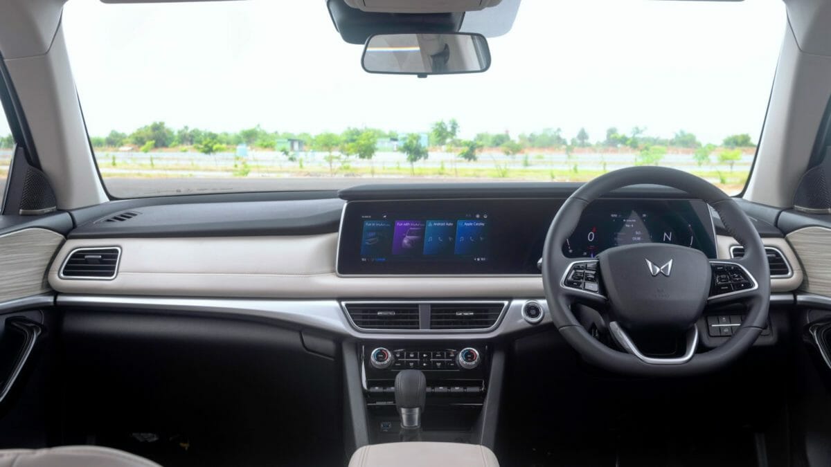 mahindra xuv700 review automatic interiors