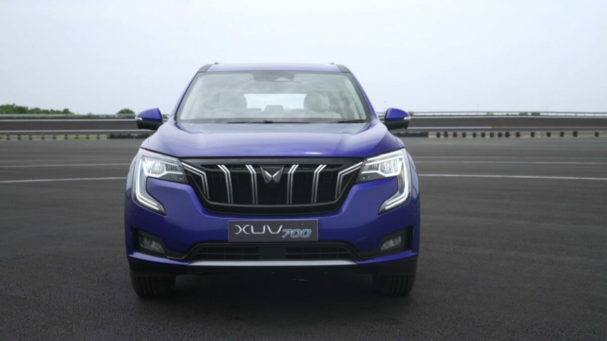 mahindra xuv700 review front