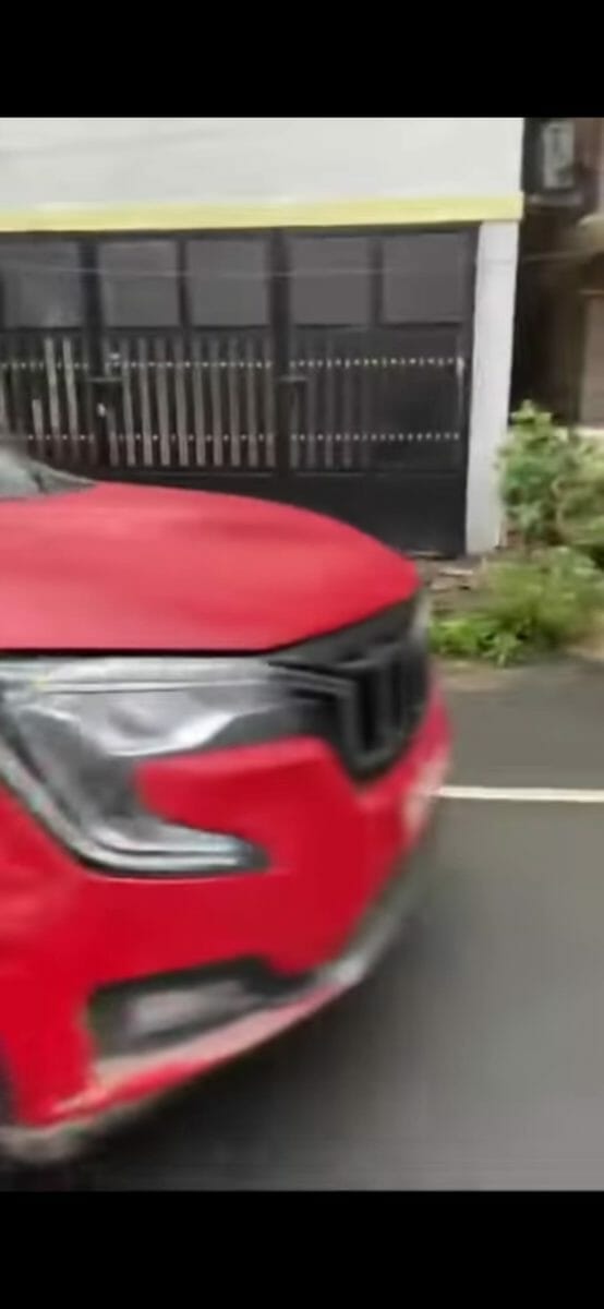 mahindra xuv700 spotted undisguised headlight