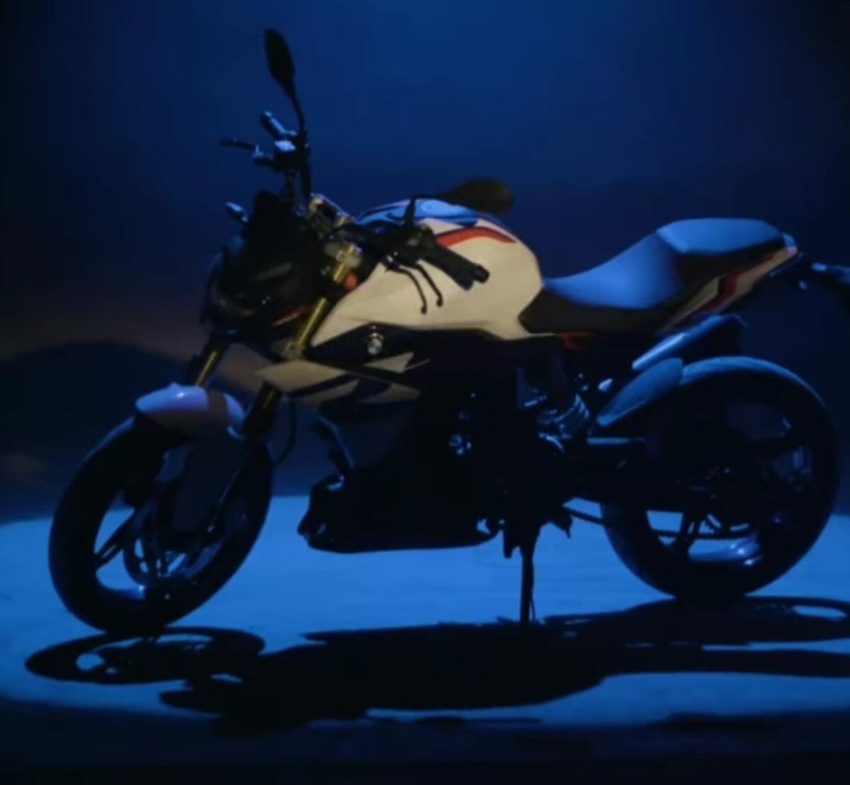 BMW G R teased