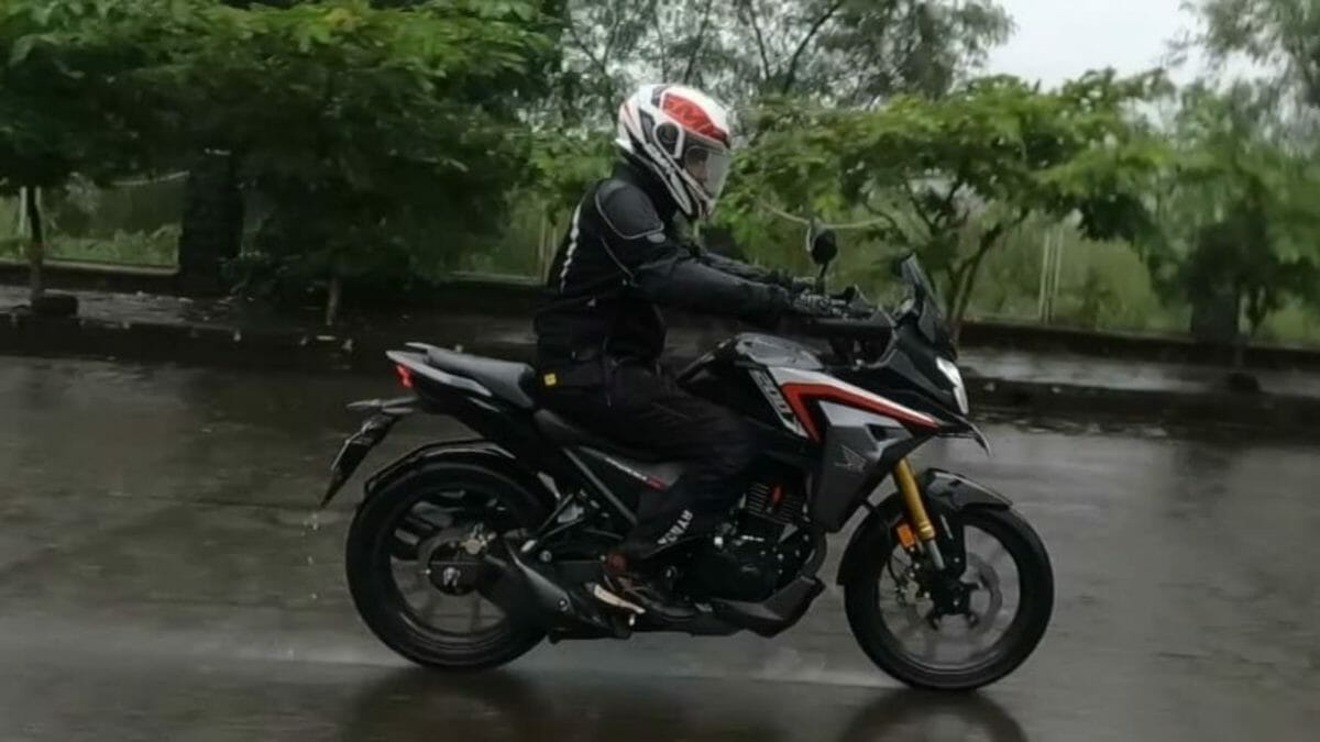 Honda CB200X Review (9)