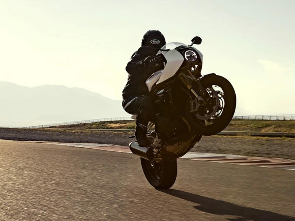 Triumph Speed Triple 1200 RR (2)