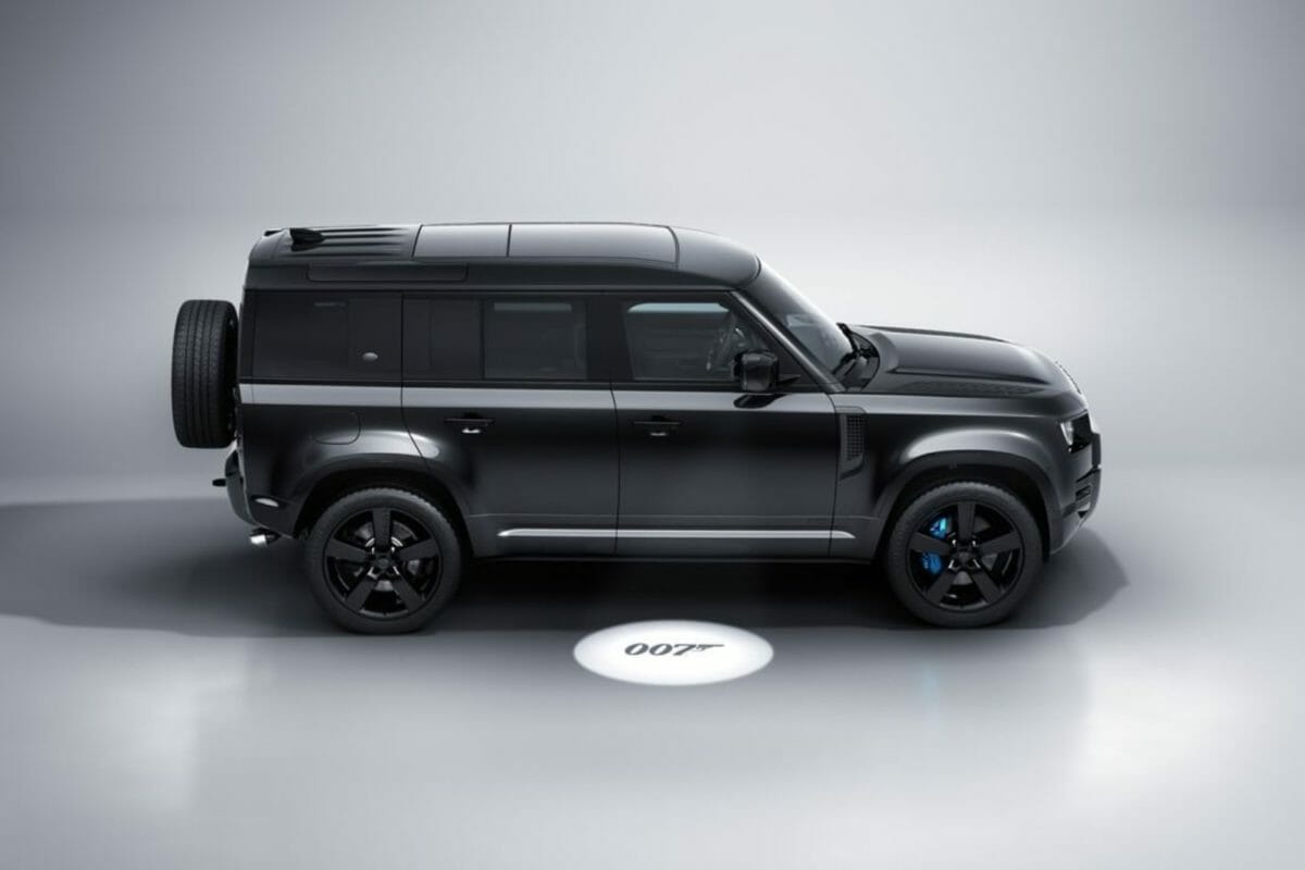 land rover defender v8 bond edition side