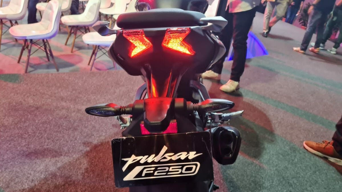 Bajaj Pulsar 250 (5)