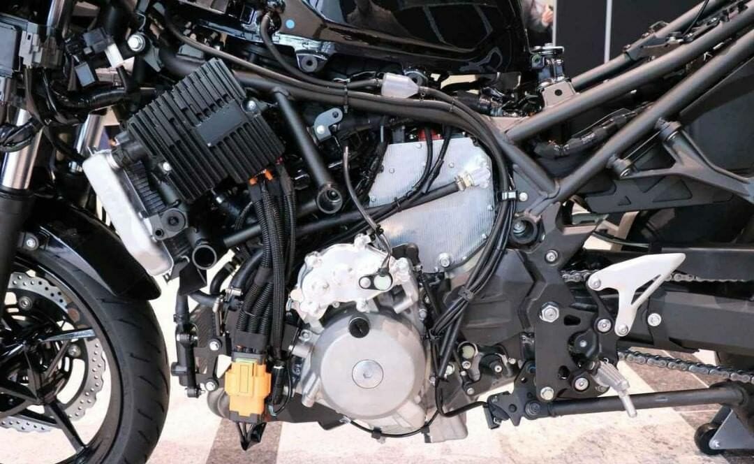 Kawasaki Hybrid Sportsbike (2)