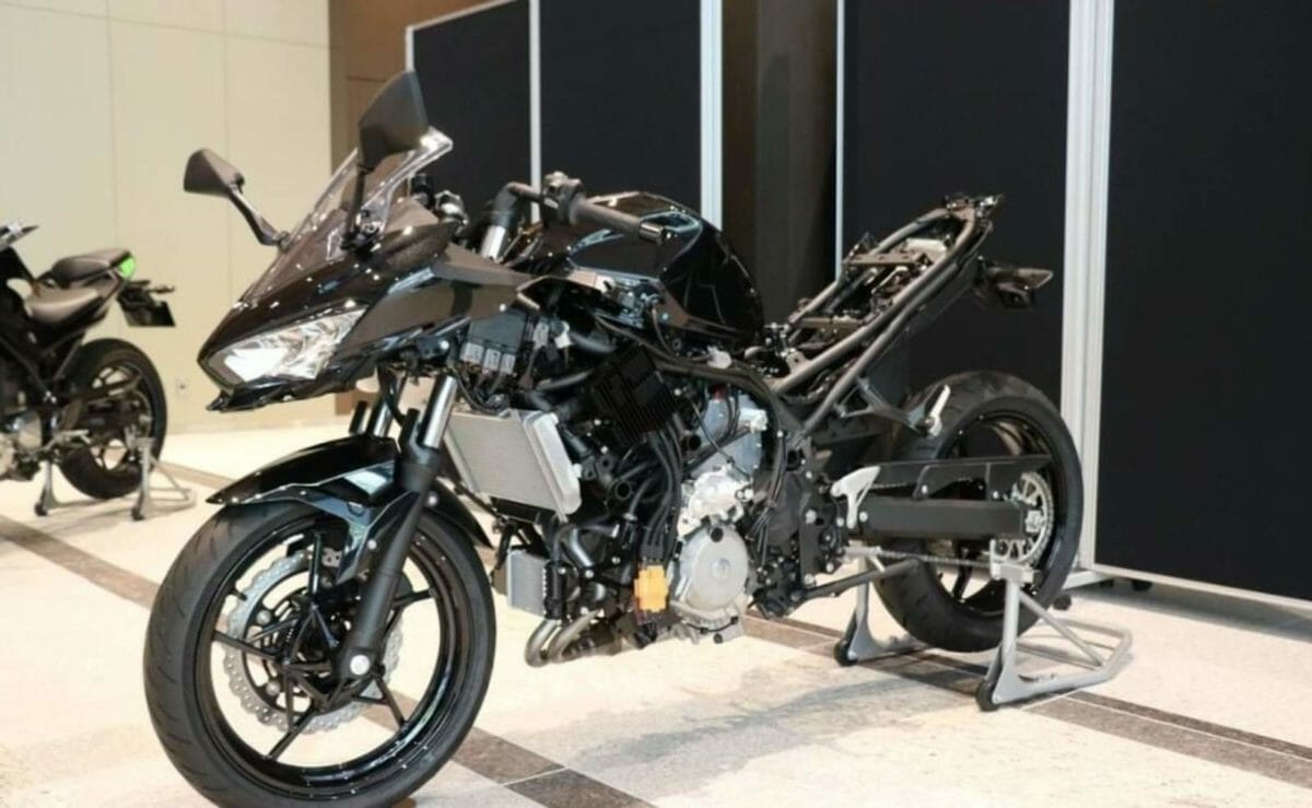 Kawasaki Hybrid Sportsbike (3)