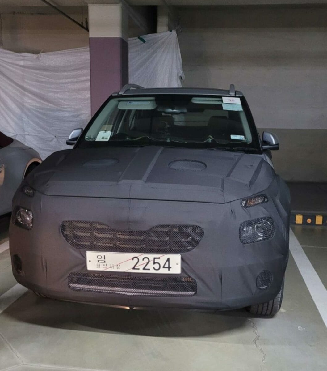 hyundai venue facelift spotted in korea front