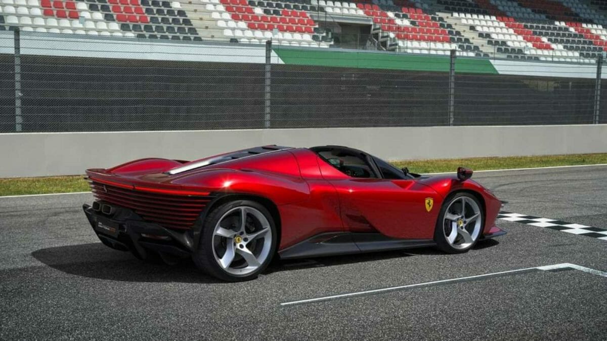 Ferrari Daytona SP3 Side