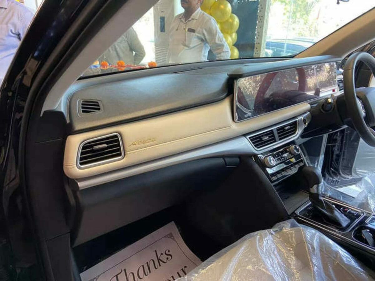 XUV700 Javelin Gold Interior