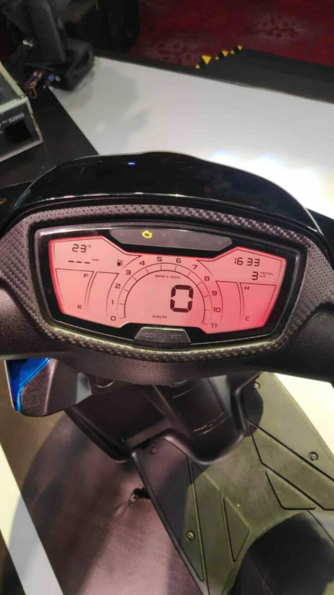 updated aprilia SR instrument cluster