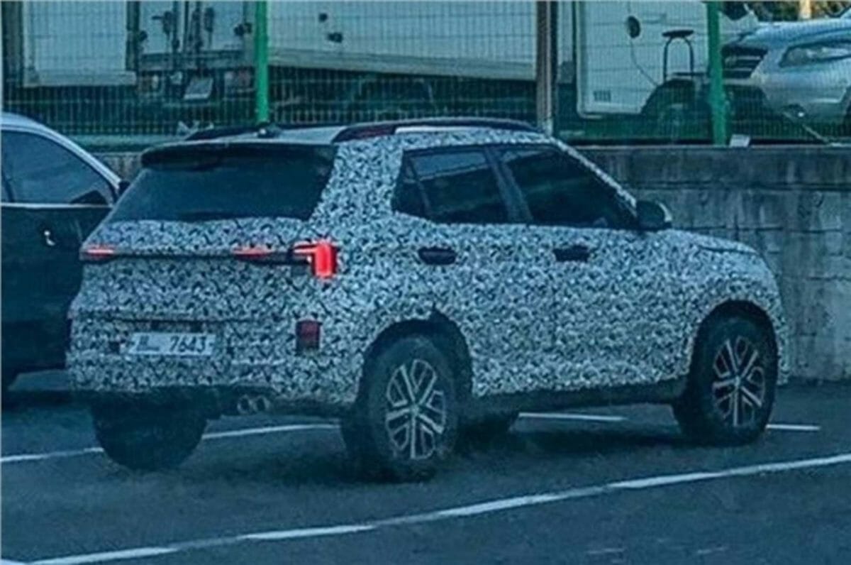 Hyundai_Venue_facelift spied rear