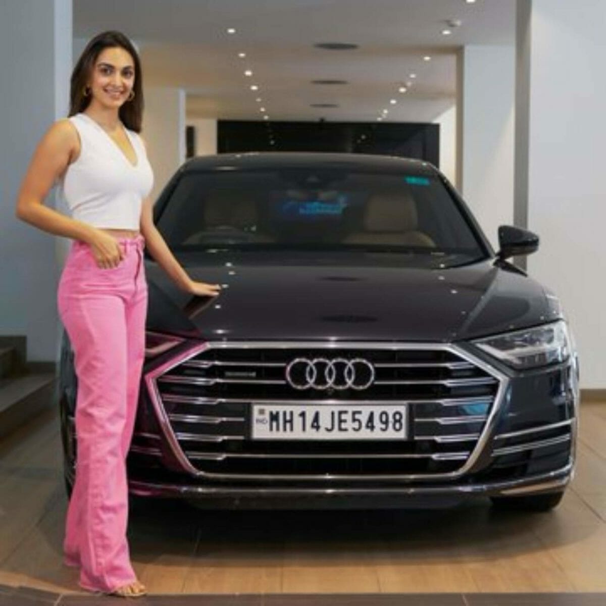 Kiara advani audi a8L
