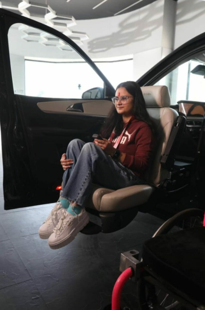 Avani Lekhara XUV700 Gold