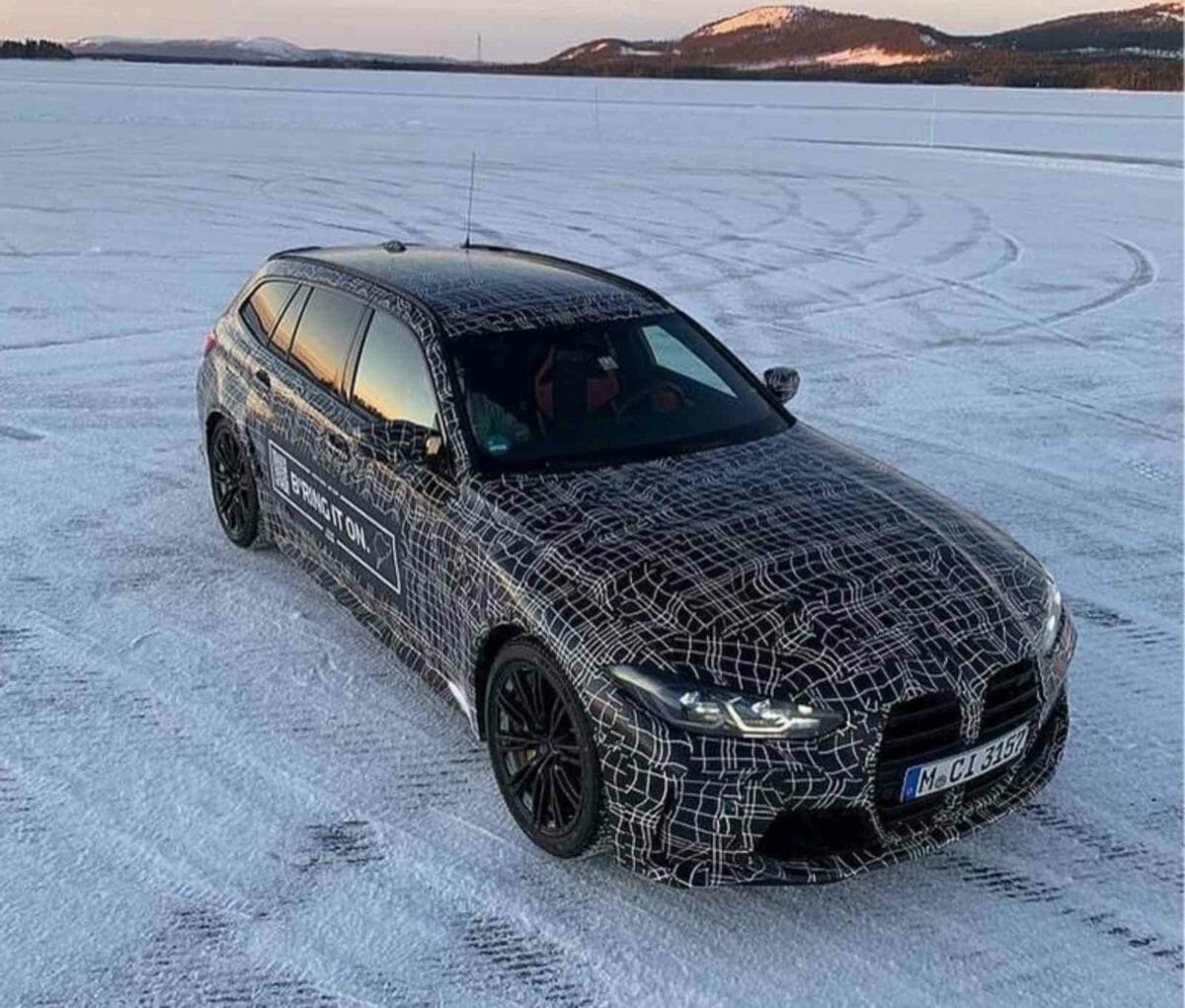 BMW M3 Touring Front in Snow