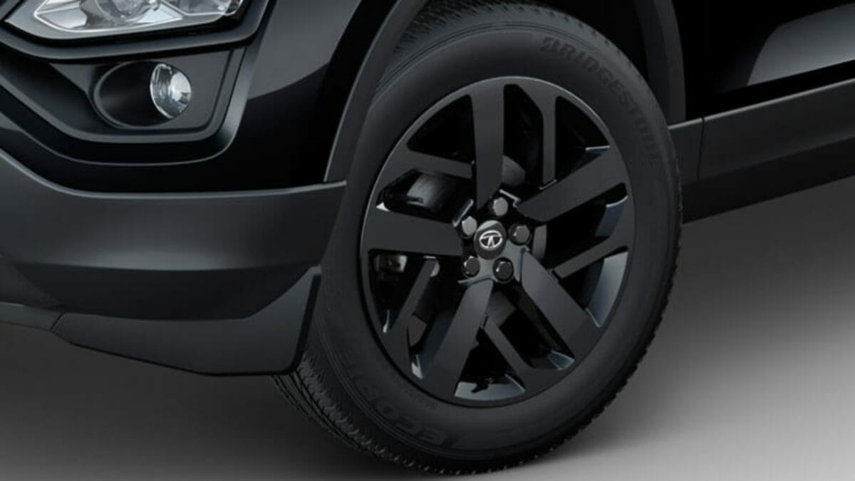 Tata Safari Dark Editiion Tires