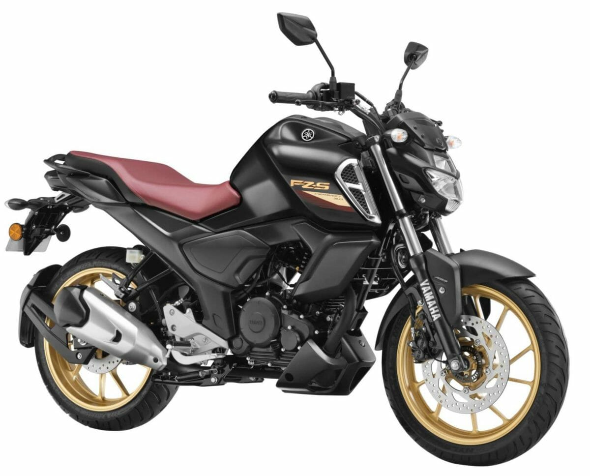 Yamaha FZS  Fi Dlx  Metallic Black (1)