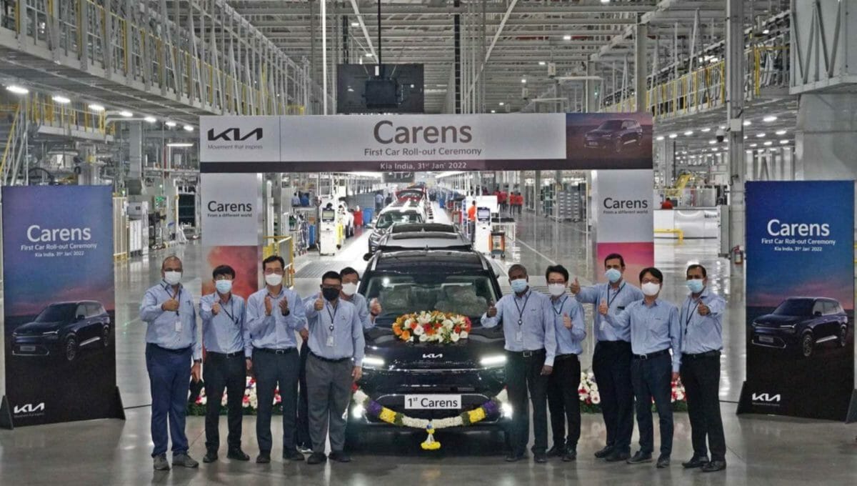 kia carens production commences