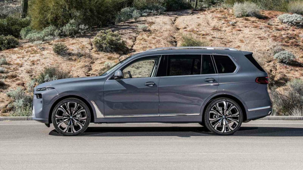 2023 bmw x7 facelift side