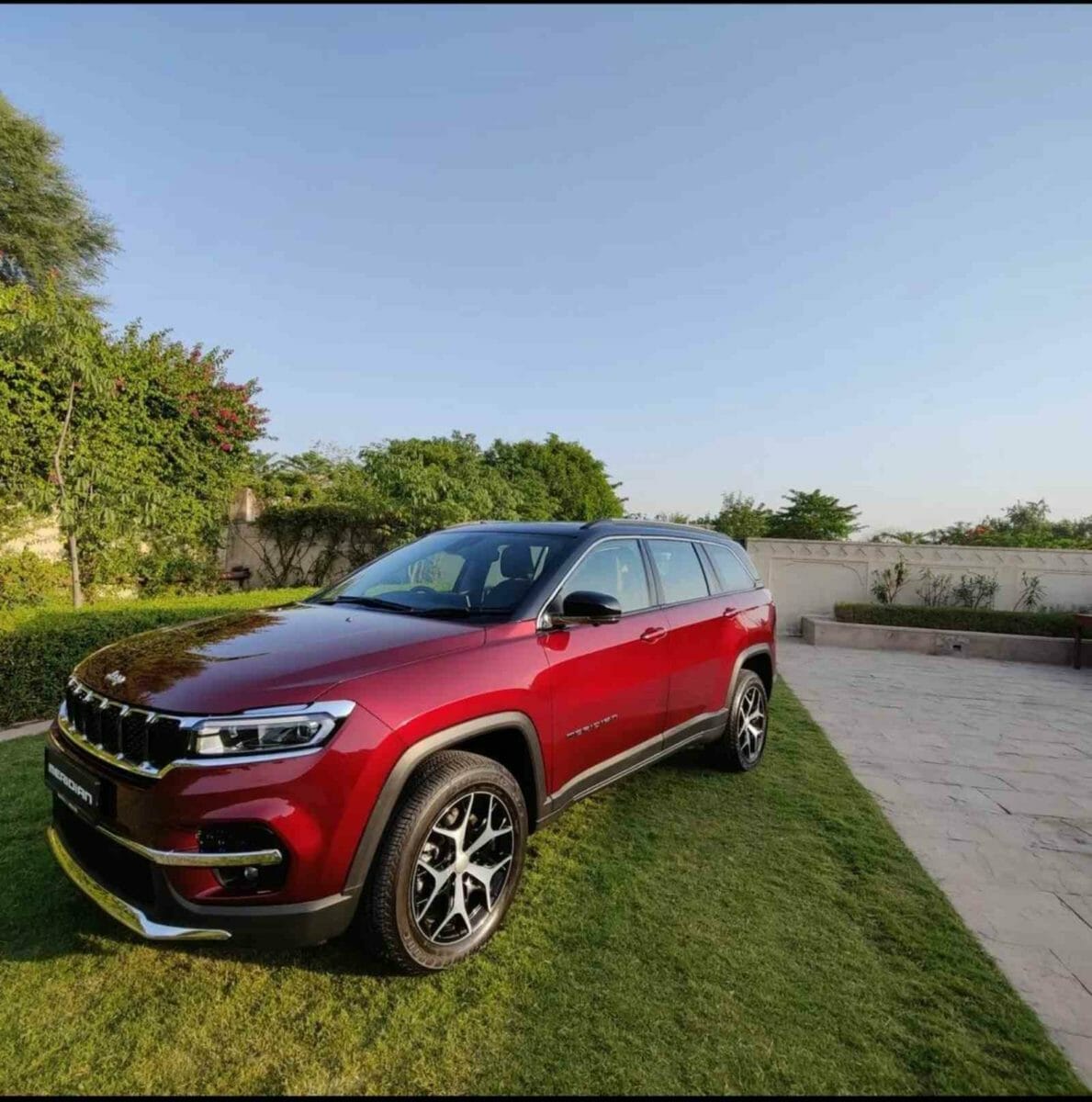 Jeep Meridian showcased side